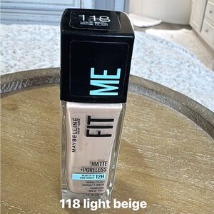 Maybelline Fit Me Matte + Poreless Foundation - 118 Light Beige